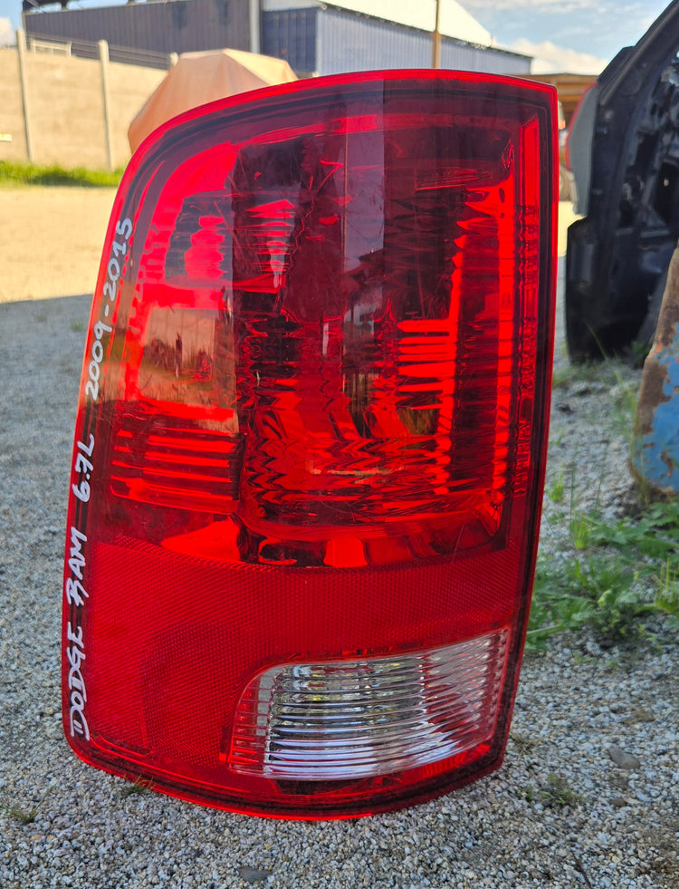 Mica Stop Trasero Izquierdo Dodge RAM 6.7cc 2009/2015